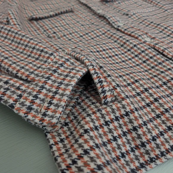 Houndstooth Alta - Woven Wool Blend - Picture 3 of 14